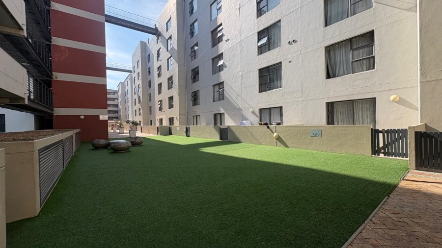 1 Bedroom Property for Sale in Zonnebloem Western Cape